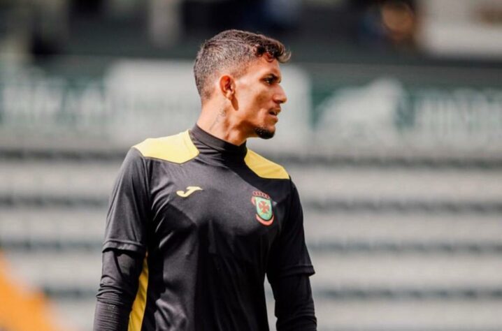 FECHADO - Jeimes, ex-Santos, teve uma semana positiva pensando na continuidade de seu trabalho no futebol português. Depois de passar a última temporada defendendo o Montalegre para ganho de experiência, o atleta de 20 anos de idade renovou seu acordo junto ao Paços de Ferreira até 2024.