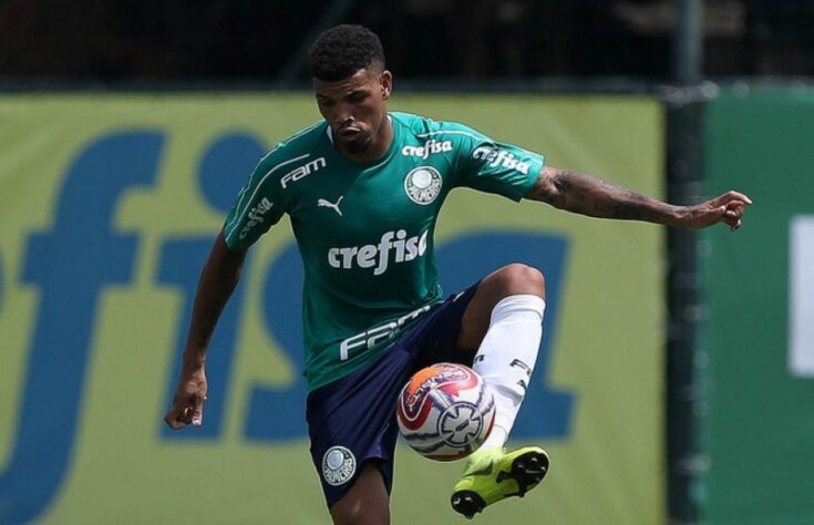 FECHADO - O zagueiro Juninho acertou sua saída do Brasil e rendeu uma boa quantia aos cofres do Palmeiras. Negociado com o Midtjylland, da Dinamarca, o defensor deixará o Bahia por R$10 milhões. Deste valor, o Verdão receberá metade, ou seja, R$5 milhões.