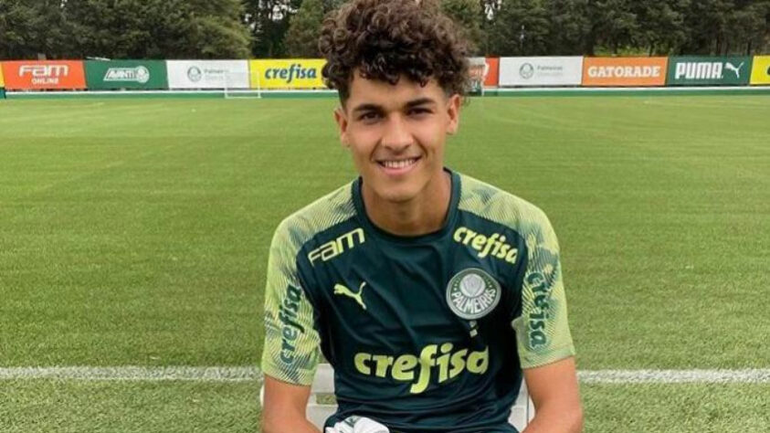 FECHADO - O meia equatoriano Jamilton Carcelen, conhecido como 'novo Valdivia' não faz mais parte do elenco sub-20 do Palmeiras. O jogador de 18 anos, que estava emprestado pelo Independiente del Valle, não terá seu contrato renovado e vai retornar ao clube do Equador. O contrato era válido até o final de julho, com clausula de opção de compra.