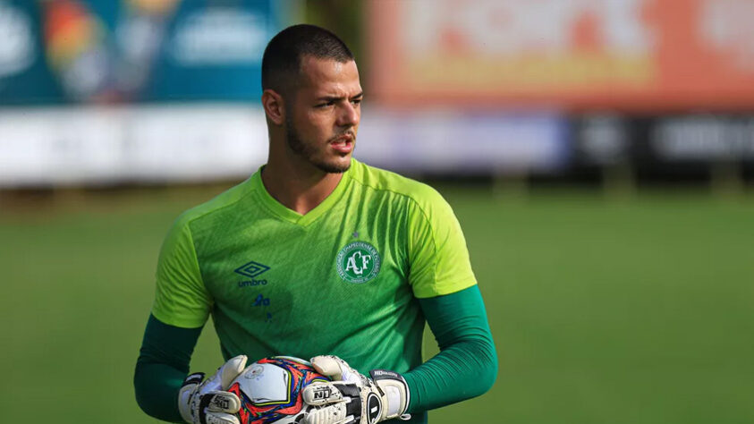 JOÃO PAULO - Chapecoense (C$ 4,75) - Com média superior a quatro defesas por partida, vem tendo boas pontuações mesmo sem o SG. Atuando contra o Cuiabá em casa, também não seria surpresa se a equipe catarinense não fosse vazada.