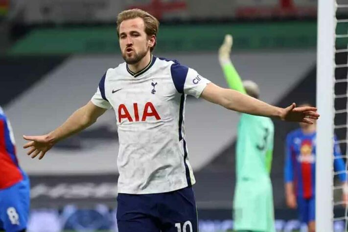 ESQUENTOU - O atacante Harry Kane segue nos planos do Manchester City, que não desistiu de buscar um acordo com o Tottenham, segundo o jornalista Fabrizio Romano. A equipe de Pep Guardiola prepara uma oferta de 150 milhões de euros (R$ 915 milhões) caso a equipe londrina mude sua postura. O atleta tem contrato até 2024 e, sem um acordo entre os clubes, não há como o camisa 10 vestir a camisa dos Citizens.