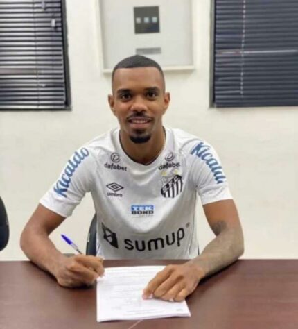 FECHADO - Como o LANCE!/Diário do Peixe havia antecipado, o lateral-esquerdo Lucas Pires, ex-Corinthians, assinou oficialmente contrato até 2024 com Santos nesta terça-feira.