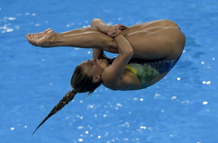 A atleta de saltos ornamentais Luana Lira, de 25 anos, ficou em 21º lugar nos saltos ornamentais, na preliminar prova de trampolim 3m feminino, durante a madrugada de sexta-feira em Tóquio. Ela não avança para semifinal