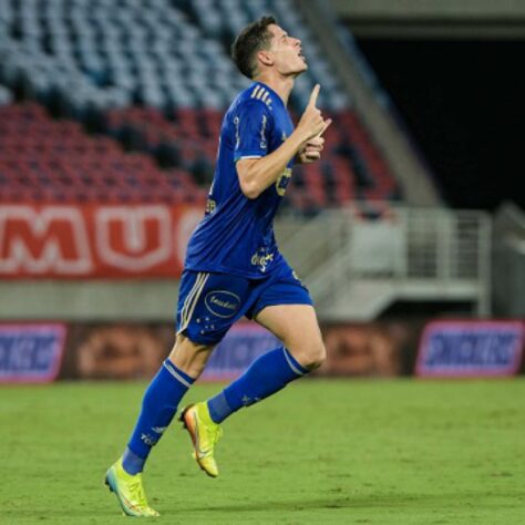 FECHADO - A fase no Cruzeiro não é boa em várias partes do clube. E, um dos poucos jogadores que tem dado retorno ao clube, sendo artilheiro do time na temporada, Matheus Barbosa está de saída da Raposa para o Atlético-GO.  O volante pertence ao Avaí e estava emprestado ao time azul até o fim do ano. Mas, uma cláusula no acordo permite que haja liberação imediata caso chegasse uma proposta de uma equipe da Série A.