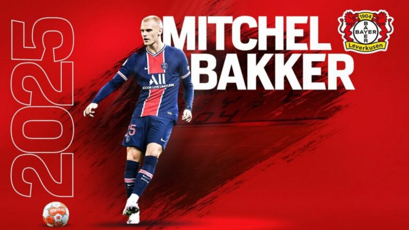 FECHADO - O Bayer Leverkusen anunciou a contratação do lateral-esquerdo holandês Mitchell Bakker. O jogador foi vendido por um total de 10 milhões de euros pelo Paris Saint-Germain ao clube alemão em uma tentativa de limpar o elenco.