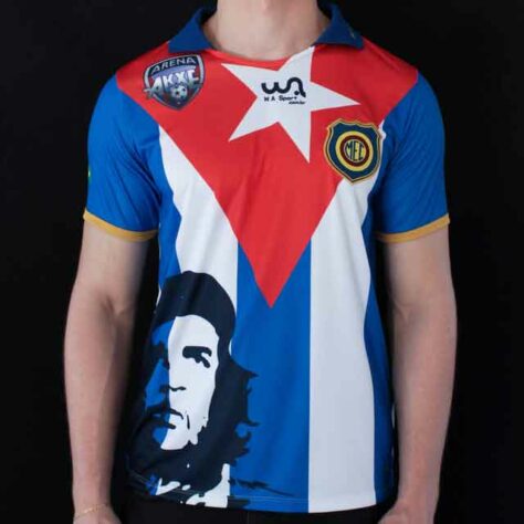 O Madureira estampou o rosto de Che Guevara em sua camisa de 2013, além do segundo uniforme trazer a bandeira de Cuba em homenagem à Revolução Cubana. A relação entre as partes se deu porque o clube fez uma expedição ao país em 1963. Che, inclusive, posou para fotos com os jogadores do Tricolor Suburbano.