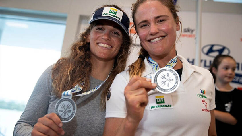 Favoritas ao ouro e atuais campeãs olímpicas, Martine Grael e Kahen Kunzel fazem as regatas 4 a 6 na categoria 49er FX, às 2h50.