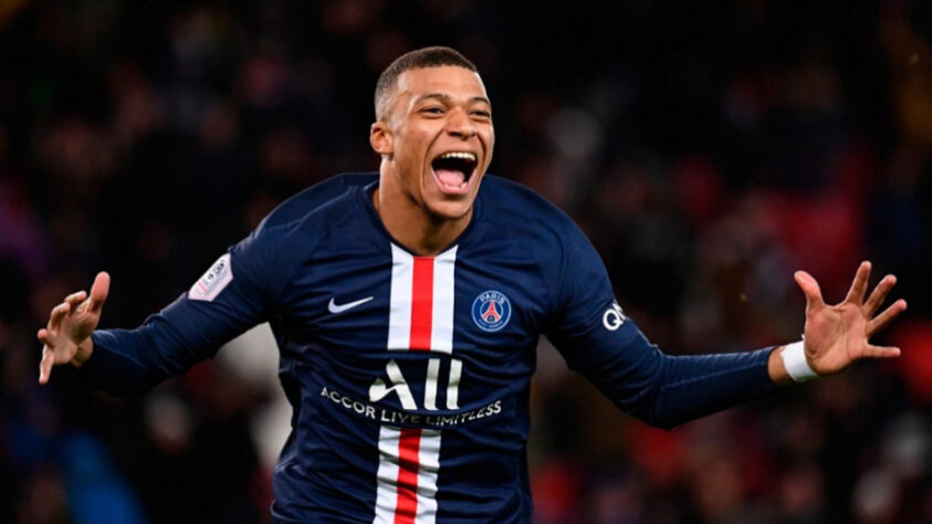 Soma dos ganhos totais de Kylian Mbappé: salário de 28 milhões de dólares + patrocínios de 15 milhões de dólares.