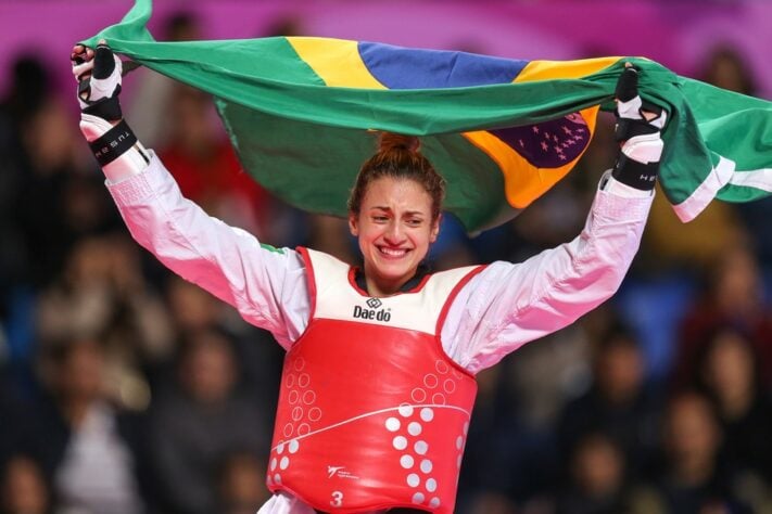 Milena Titoneli estreia no taekwondo, às 23h, contra uma lutadora de Jordânia. Se for avançando, ganhará medalha pela manhã, assim como Ícaro.