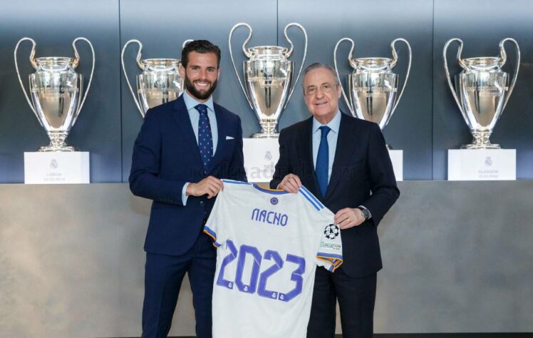 FECHADO - Em um dia marcado pelo anúncio do ídolo merengue Sergio Ramos no Paris Saint-Germain, o Real Madrid confirmou a renovação de contrato do zagueiro Nacho Fernández por mais duas temporadas. O defensor tinha vínculo com o clube até junho de 2022, ao final da época atual, mas ficará até junho de 2023.