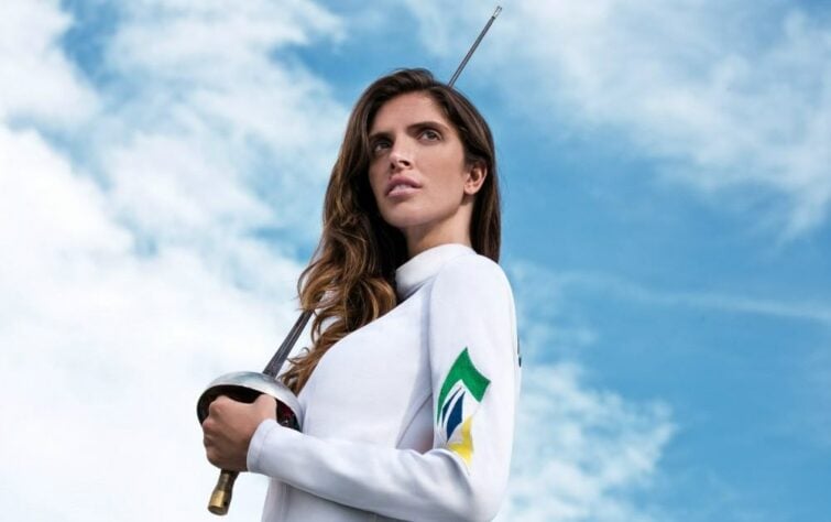 A esgrimista ítalo-brasileira (mas que defende o Brasil) Nathalie Moelhausen encara a "compatriota" Rossella Fiamingo na espada, às 21h55.