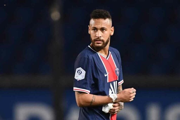 Vice-campeão da Copa América, Neymar aparece longe da disputa do prêmio de melhor jogador do mundo. Assim como Mbappé, o brasileiro não conquistou os maiores títulos da temporada pelo Paris Saint-Germain. Além disso, o camisa 10 não foi o destaque da equipe francesa nesta temporada.