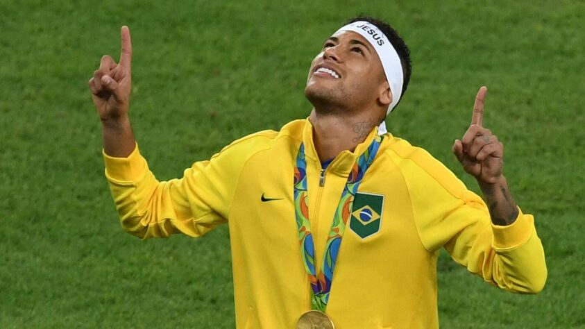 Neymar tem duas Olimpíadas no currículo. O atacante fez três gols na campanha da prata em 2012 e marcou quatro vezes na conquista da medalha de ouro no Rio de Janeiro. Neymar era do Santos em 2012 e defendia o Barcelona em 2016.