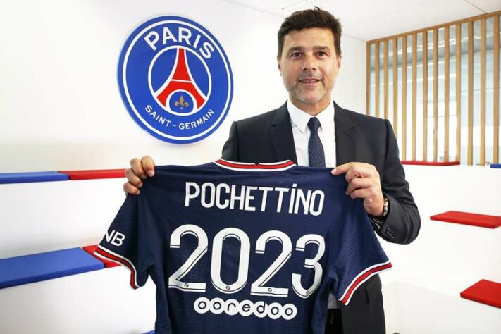 FECHADO - O Paris Saint-Germain anunciou nesta sexta-feira a renovação contratual com o treinador Mauricio Pochettino por mais duas temporadas, até junho de 2023. Desde janeiro na equipe francesa, o argentino tinha vínculo com o PSG até 2022. Além do técnico, seus quatro auxiliares também estenderam o contrato.