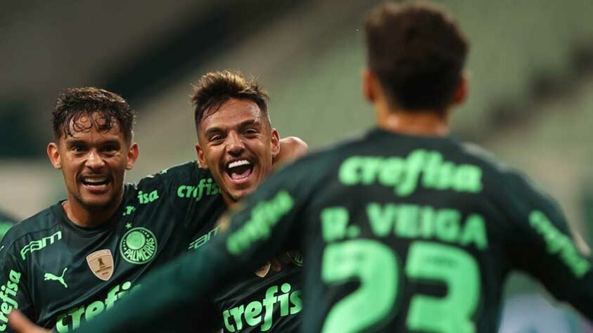 O Palmeiras se tornou líder do Campeonato Brasileiro ao derrotar o Grêmio, por 2 a 0, no Allianz Parque, na noite desta quarta-feira. Gabriel Menino e Raphael Veiga foram os autores dos gols, mas todo o time palmeirense foi bem. Confira as notas do Verdão no LANCE! (por Nosso Palestra)