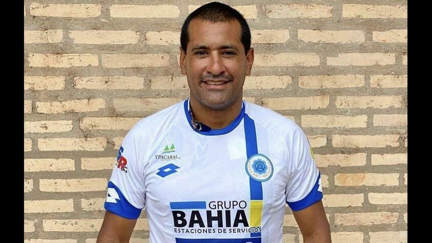 Zagueiro: Paulo da Silva - Idade: 41 anos - Clube: 12 de Octubre de Itauguá (Paraguai).