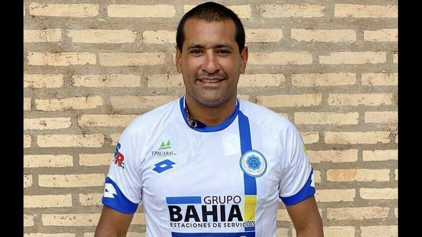 Zagueiro: Paulo da Silva - Idade: 41 anos - Clube: 12 de Octubre de Itauguá (Paraguai)