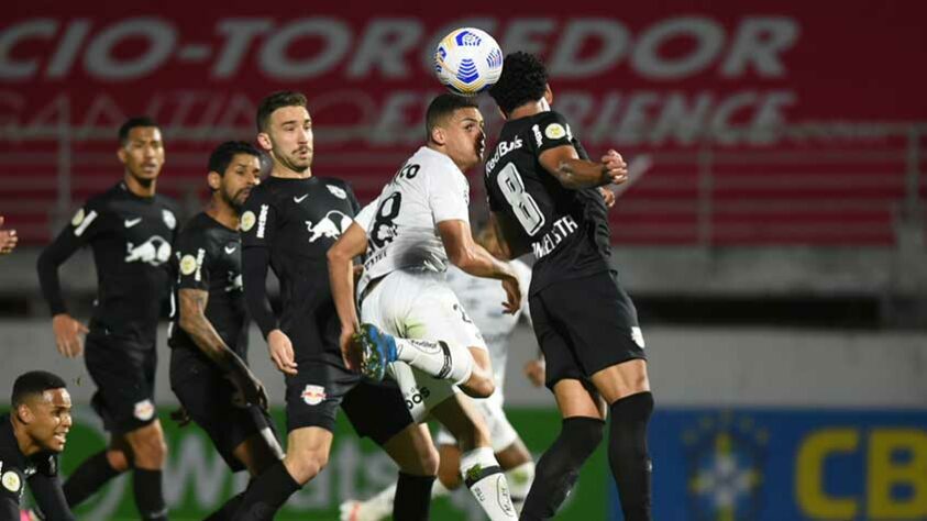 RED BULL BRAGANTINO -  Sobe: Cleiton - Goleiro foi um paredão e só não conseguiu segurar as bolas de Marcos Guilherme (a segunda) e de Marcos Leonardo.  Desce: Weverson: Lateral destoou dos demais companheiros, apelou para a violência e mostrou o porquê de ser normalmente reserva do time