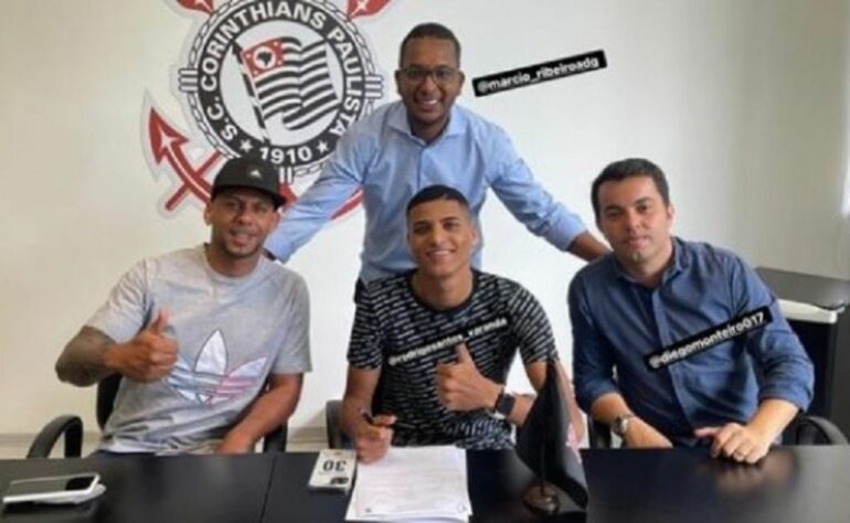 FECHADO - O Boletim Informativo Diário, da CBF, registrou na noite da última segunda-feira (2) a prorrogação contratual do atacante Rodrigo Varanda com o Corinthians. Clube e jogador já haviam acertado a extensão do vínculo na última terça-feira (27), para que a prata da casa corintiana não deixasse o clube gratuitamente, já que o contrato tinha validade até janeiro de 2022.