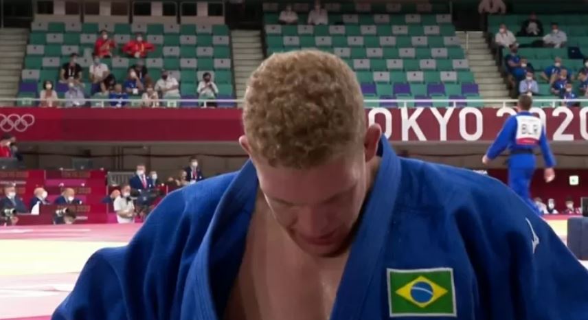Na primeira luta, o brasileiro Rafael Buzacarini perdeu para o belga Toma Nikiforov no judô na categoria até 100 kg e se despediu dos Jogos Olímpicos de Tóquio.