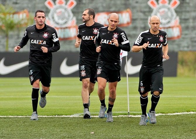 O Corinthians está em busca de trazer de volta Renato Augusto. Apesar de saber que o negócio é difícil, o clube aposta na identificação do jogador com o Timão e se o retorno se concretizar, ele irá reencontrar velhos conhecidos. Confira, na galeria a seguir, quem são eles: 