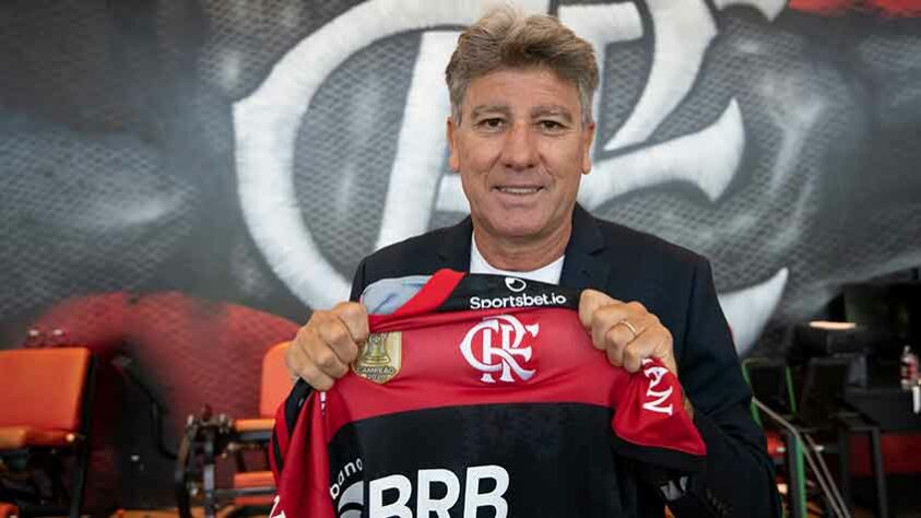 O Flamengo apresentou Renato Gaúcho nesta segunda-feira, no Ninho do Urubu. O contrato vai até dezembro de 2021. E não há tempo a perder: nesta mesma tarde, o técnico já comandou a primeira atividade junto ao elenco. Veja imagens do primeiro dia do novo comandante a seguir!