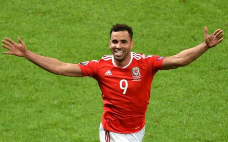 Robson-Kanu (32 anos) - Atacante - Sem clube desde julho de 2021 - Último time: West Bromwich - Passagem pela seleção do País de Gales.