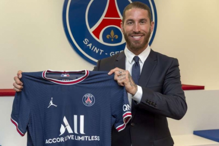 FECHADO - Fim da novela: o Paris Saint-Germain anunciou nesta quinta-feira a contratação do zagueiro Sergio Ramos. Nesta quinta-feira, o defensor de 35 anos foi confirmado como reforço do clube francês após assinar um contrato de duas temporadas, até junho de 2023.