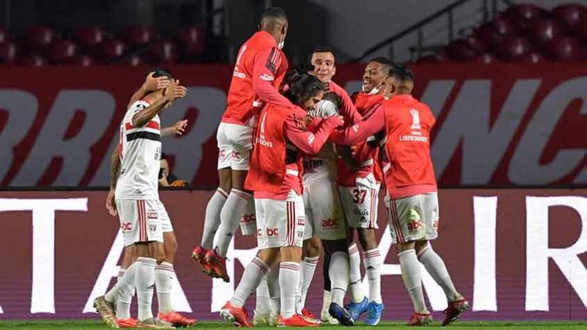 Em jogo válido pelo jogo de ida das oitavas de final da Copa Libertadores 2021, o São Paulo empatou com o Racing no Estádio do Morumbi pelo placar de 1 a 1. O futebol apresentado não foi vistoso e Vitor Bueno aproveitou uma das poucas chances para fazer o gol tricolor na partida. Confira as notas do São Paulo no LANCE! (por Redação São Paulo) 