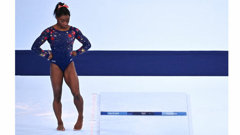 Dona de quatro medalhas de ouro e uma de prata na Olimpíada do Rio em 2016, Simone Biles viveu um drama em Tóquio. Na final por equipes, a norte-americana cometeu uma falha no salto e foi retirada do restante da disputa por motivos médicos. A ginasta, de 24 anos, tem cinco finais individuais pela frente e será avaliada dia a dia.