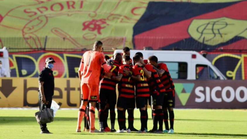 Sport: Defensivamente, foi relativamente sólido. Não sofreu muito, apesar do gol palmeirense. Ofensivamente, por outro lado, foi praticamente nulo. Fez muito pouco em busca do empate.