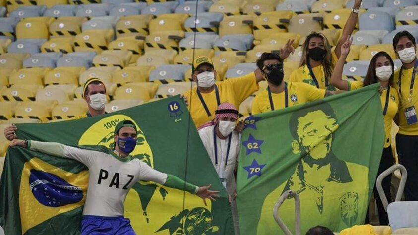 O Movimento Verde e Amarelo agitou a torcida do Brasil durante o jogo.