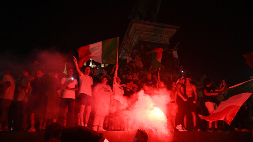 A comemoração da torcida italiana. 