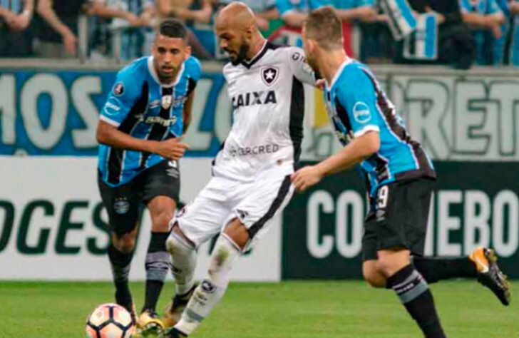 O Grêmio eliminou o Botafogo nas quartas de final da Libertadores de 2017. O jogo de ida terminou empatado sem gols e o Imortal venceu pelo placar mínimo na partida da volta.
