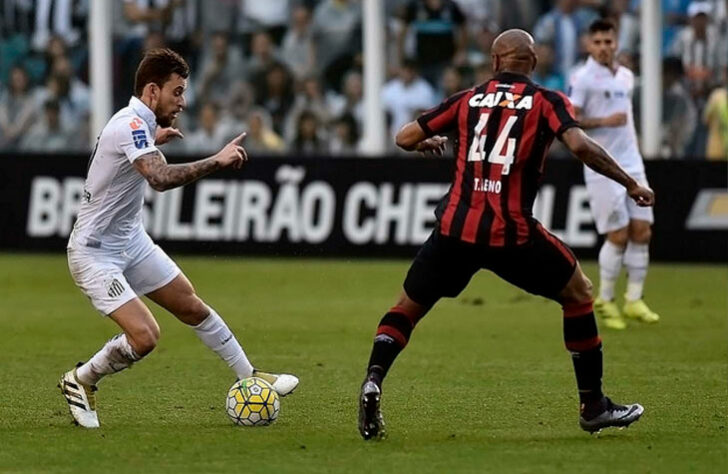 Santos e Athletico-PR se enfrentaram nas oitavas da Libertadores de 2017. O Peixe eliminou o Furacão com um placar agregado de 4 a 2.