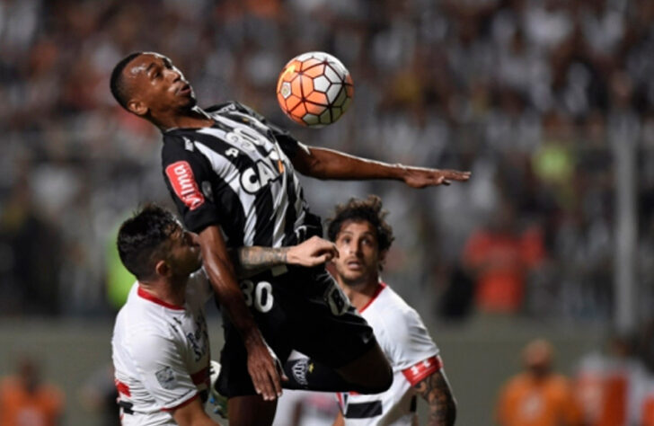 O São Paulo passou para a semifinal da Libertadores de 2016 após eliminar o Atlético-MG, nas quartas, devido ao critério do gol fora de casa. O Tricolor venceu por 1 a 0 em casa e perdeu por 2 a 1 jogando na casa do Galo.