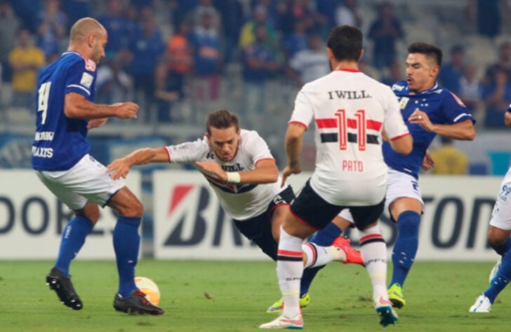 O Cruzeiro eliminou o São Paulo, nas penalidades, nas oitavas de final da Copa Libertadores de 2015. 