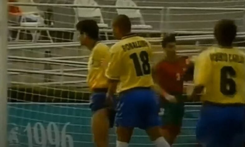 Bebeto marcou duas vezes na campanha da medalha de prata em 1988 e foi artilheiro da competição em 1996, dividindo o posto com o argentino Hernán Crespo, com seis gols. O Brasil foi medalha de bronze em Atlanta. Bebeto era jogador do Flamengo em 1988 e 1996.