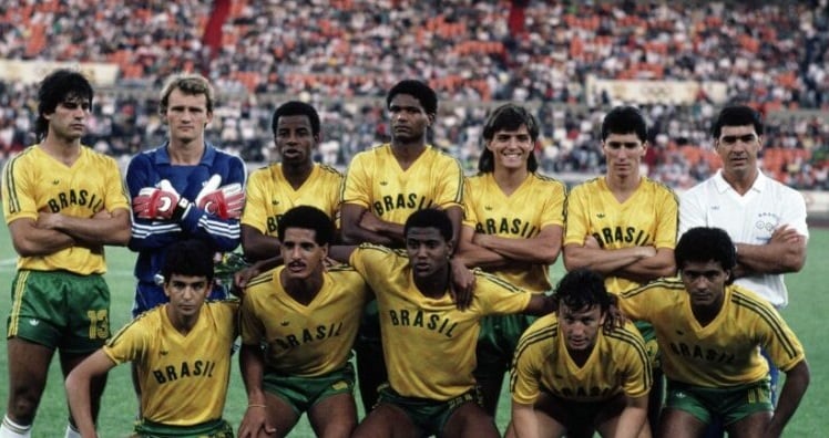 Romário (último agachado da direita para a esquerda) foi o artilheiro do futebol em Seul, com sete gols. O Brasil ficou com a prata. O Baixinho era jogador do Vasco no período.