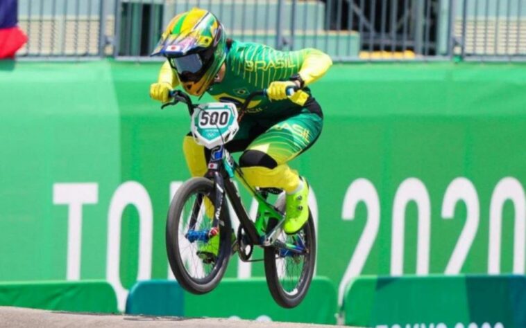 Bruno Rezende avançou às semifinais no ciclismo BMX.