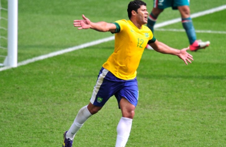 Hulk – atacante – Em 2012, jogava no Porto. Hoje está no Atlético-MG.