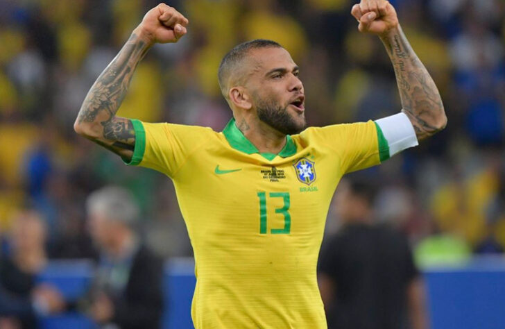 Daniel Alves - Maior campeão da história do futebol mundial, com 42 títulos, foi convocado para as Olímpiadas de Tóquio-2020 e vai disputar a final no sábado. Resta saber se ganhará a medalha de ouro ou de prata.