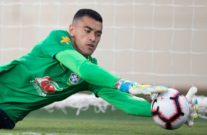 Para os Jogos Olímpicos de Tóquio, o técnico André Jardine depositou as fichas no goleiro SANTOS. do Athletico-PR, como um dos "veteranos".