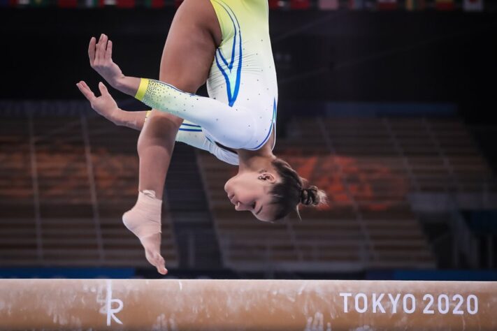 Já Flavia Saraiva acabou prejudicada por uma lesão no tornozelo direito durante apresentação no solo e disputará apenas a final na trave. Ela precisou abrir mão do salto e não conseguiu ir para a final do individual geral. 