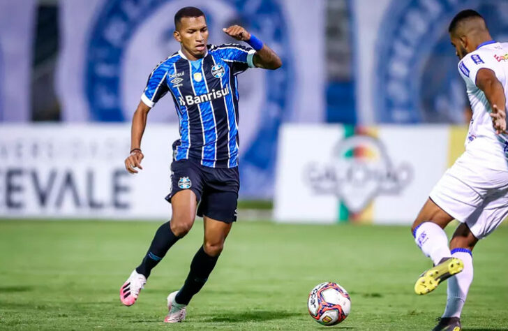 Léo Chú - Clube: Grêmio - Posição: Atacante - Idade: 21 anos  Jogos no Brasileirão 2021: 3 - Situação no clube: concorrência na posição e falta de continuidade.