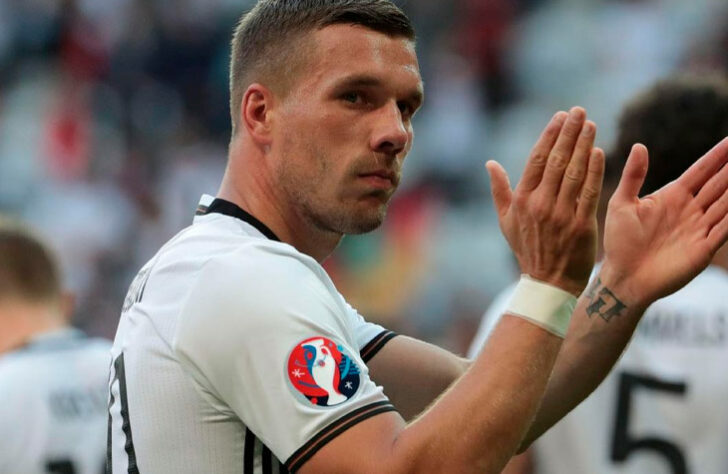 Lukas Podolski (Atacante - Alemão - 36 anos): Já se declarou ao Brasil e foi sondado por clubes do país, como o Fortaleza. Está no Górnik Zabrze, da Polônia.