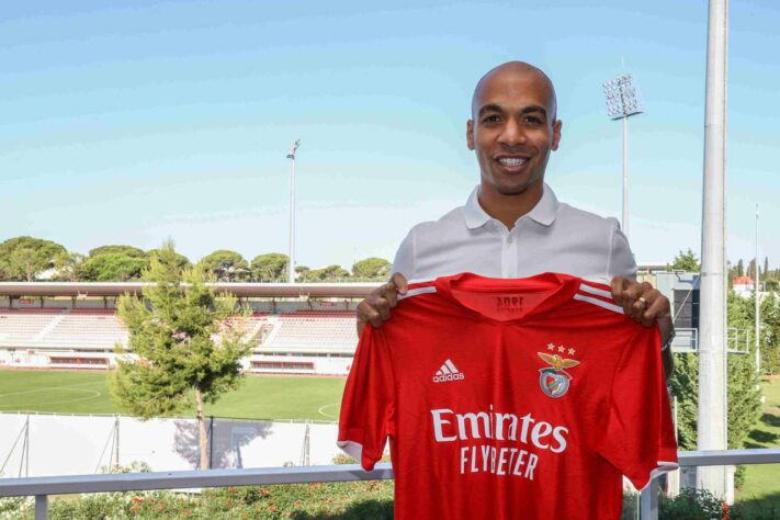 JOÃO MÁRIO: o meia português deixou a Inter de Milão e acertou com o Benfica, de Portugal. O contrato do jogador com o time de Jorge Jesus é válido até 2026.