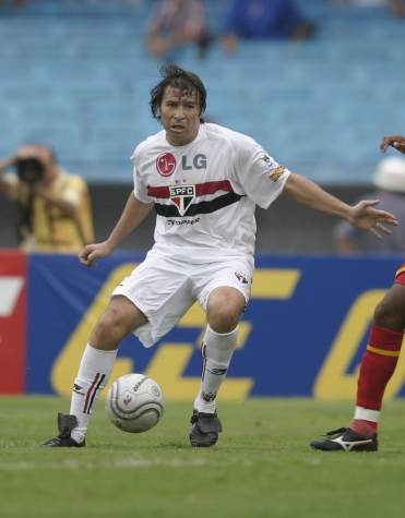 Luizão - o atacante foi campeão paulista e da Libertadores com o São Paulo em 2005, marcando gol na final. 