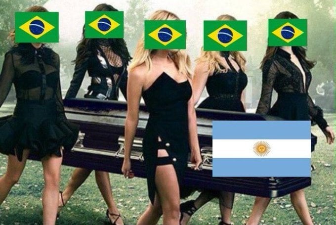 Em uma partida eletrizante, o Brasil saiu perdendo por 2 sets a 0 para a Argentina, mas conseguiu uma virada heróica. Na web, torcedores enlouquecerem, enalteceram Lucarelli e Leal e zoaram muitos os hermanos. Veja os memes! (Por Humor Esportivo)