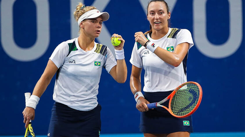 No tênis, Laura Pigossi e Luisa Stefani continuam fazendo história em Tóquio. A dupla brasileira derrotou as americanas Bethanie Mattek-Sands e Jessica Pegula por 2 sets a 1 (parciais de 1/6, 6/3 e 10/6) e se classificaram à semifinal de duplas. As tenistas garantiram pelo menos a disputa pela medalha de bronze.